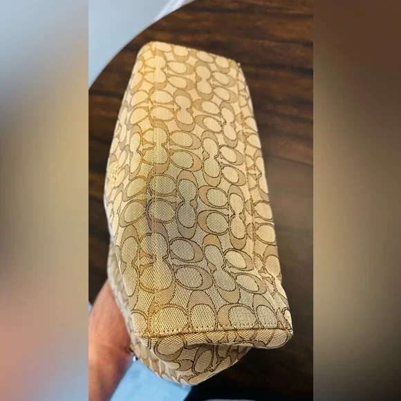 Coach Celeste Convertible Hobo Crossbody Bag Pink Accent-Missing Strap - Picture 5 of 13